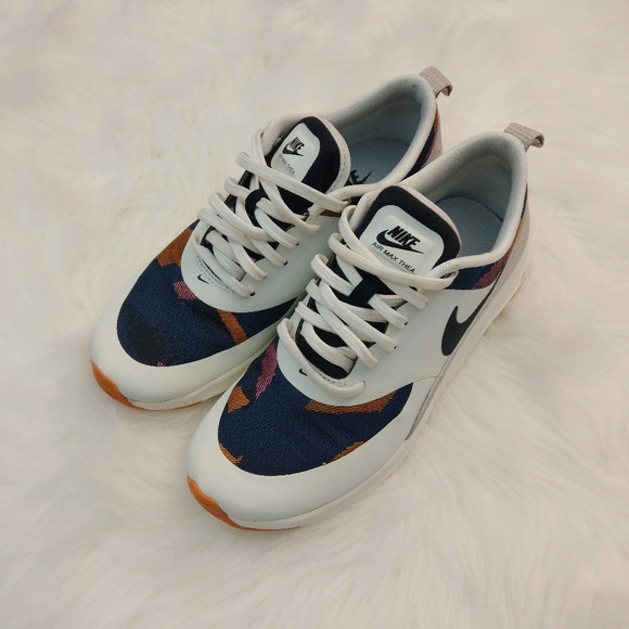 Nike Shoes - Nike Air Max Thea